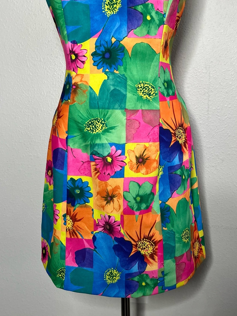 90s Vintage XOXO Multicolor Check Large Floral Print Halter Fitted Mini Dress - Picture 4 of 9